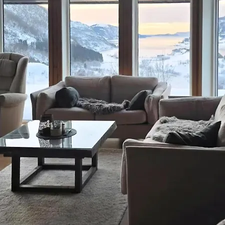 Sunny With Fjord Views In Redal Naustdal i Sunnfjord